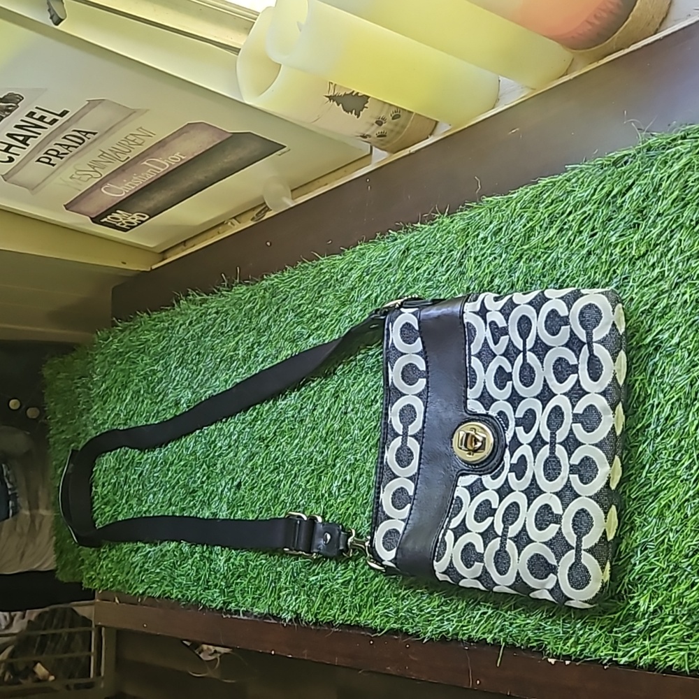 Excellent Used Condition Coach Crossbody Bag